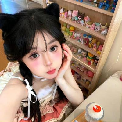 闭上眼睛活着很容易封面